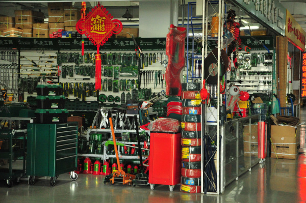 有誰(shuí)知道大連華北路五金機(jī)電批發(fā)市場(chǎng)怎么走?那里經(jīng)營(yíng)規(guī)模大嗎?